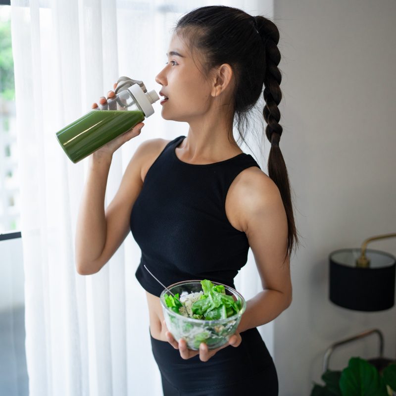 Alimentação saudável e suco verde